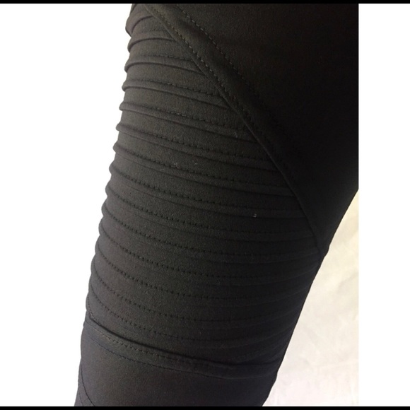 *ONE LEFT*Black women’s Moto leggings pants NWT - Picture 4 of 5